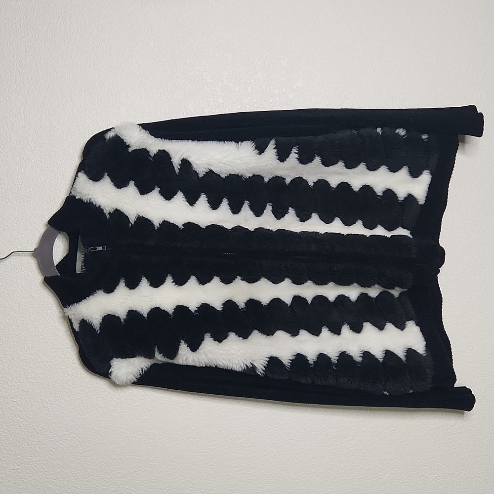 Victoria Harbour White and black‎ faux fur sweater, size XL